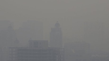 Pekín emite alerta roja por contaminación del aire por primera vez
