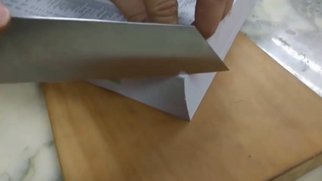 Así de afilado puede estar un cuchillo de un cocinero nipón