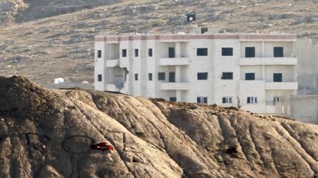 ¿Quién ayuda a los terroristas? El petróleo no es la única fuente de ingresos del EI