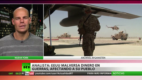 Analista: EE.UU. malversa dinero en guerras, afectando a su pueblo