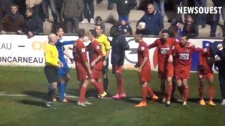 Polémica futbolera: El humillante gol de 'cabecita' por el que casi le 'cortan la cabeza'