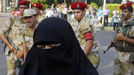 "Para trabajar me visto y me comporto como un hombre": fotógrafa denuncia el acoso sexual en Egipto