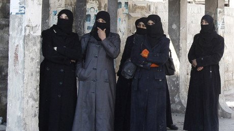 Excautiva del EI: "Los terroristas echan a las esclavas desobedientes a las hienas'