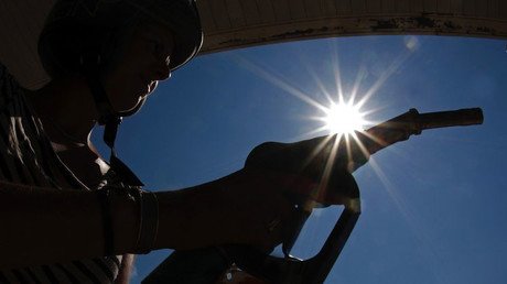 El precio del petróleo cae a su nivel más bajo en 11 años