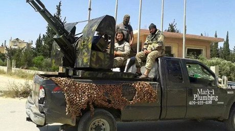 Un estadounidense exige un millón de dólares a Ford al ver que yihadistas usan su camioneta