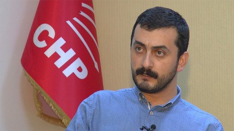Ankara imputa a un diputado que reveló en RT que el gas sarín del EI pasa por Turquía