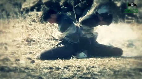 Otra atrocidad del EI: en un video exhibió la ejecución con explosivos de tres prisioneros