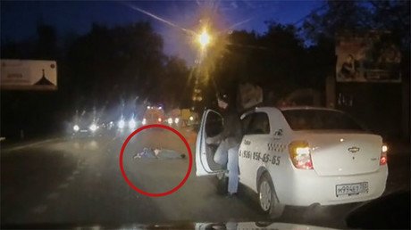 Un paciente se cae de la ambulancia en pleno traslado al hospital