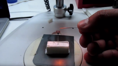 Obras microscópicas: ¿cuánto arte cabe en un grano de azúcar?