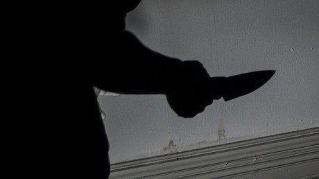 EE.UU.: Una 'mujer barbuda' de 180 kilos acuchilla a un hombre en el cuello