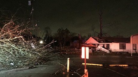 ¿El último del año?: Fuerte tornado sacude al sureste de EE.UU. (Fotos, Video)