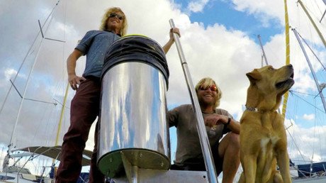 ¿Cómo una papelera flotante podría ser la solución para limpiar y salvar los océanos? (Video)