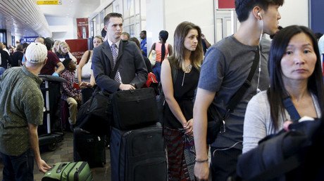 Un avión tarda 20 horas en vez de 5 en volar de Miami a Los Ángeles