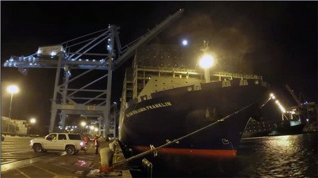 El carguero más grande del mundo 'se aloja' en un puerto de EE.UU.