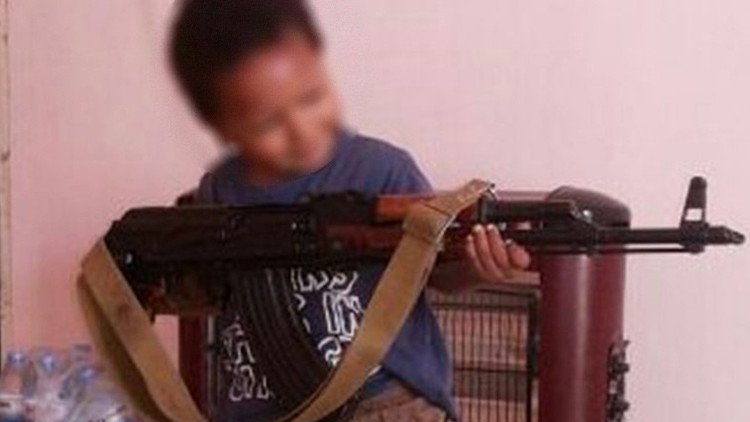 Revelan quién es el niño que aparece en el video de una ejecución del EI