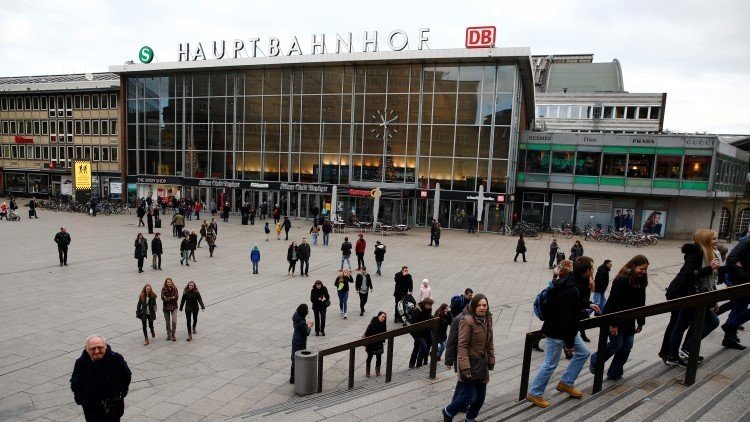 "La señora Merkel me invitó": Revelan magnitud de 'cacería sexual' hecha por inmigrantes en Alemania