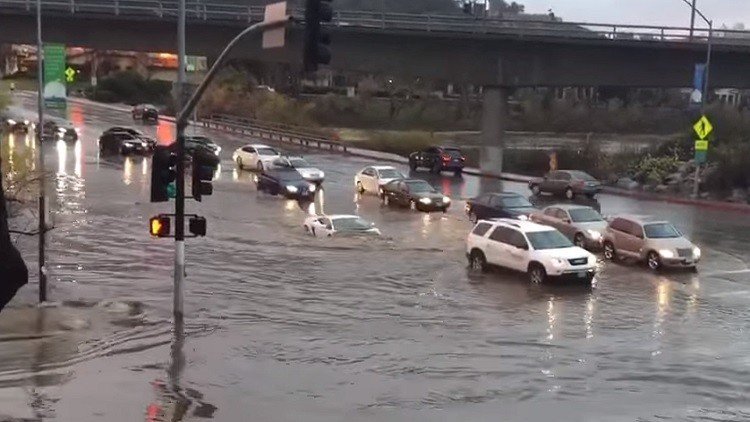 Fuertes lluvias transforman un Lamborghini en un submarino