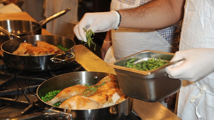 Intoxicación inesperada: ¿por qué es peligroso recalentar la comida?