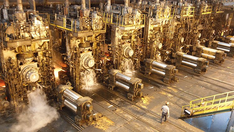 China toma la delantera ganando miles de millones de dólares con la caída de precios del crudo