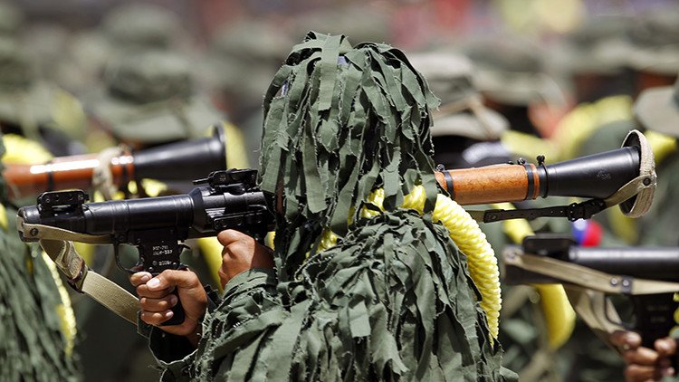 Video: Policía Nacional de Colombia se tirotea con la Marina de Venezuela en la frontera