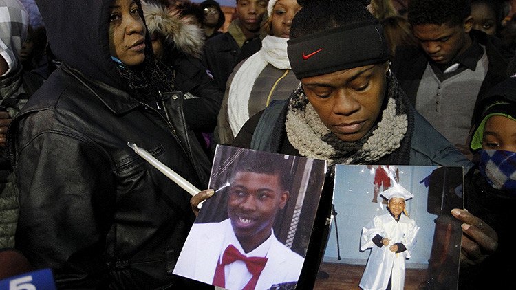 EE.UU.: Un policía que mató a un afroamericano pide compensación a la familia por "estrés"