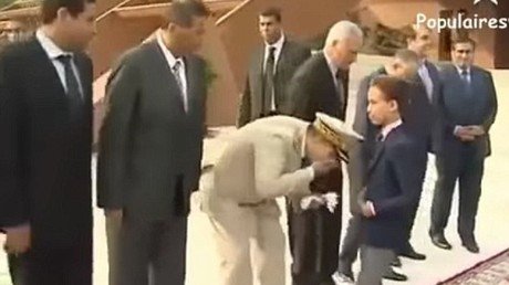 '¡Que no me beses!': Príncipe marroquí de 12 años muestra su carácter y rompe con el protocolo 