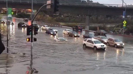 Fuertes lluvias transforman un Lamborghini en un submarino