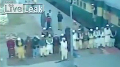 La fe mueve montañas… pero no frena trenes