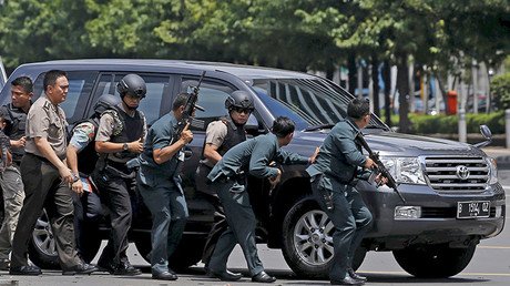 Video impactante: El momento exacto de la inmolación de un terrorista en Yakarta