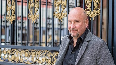 ¿Mala idea? Un músico de EE.UU. llevará al Estado Islámico un mensaje de paz