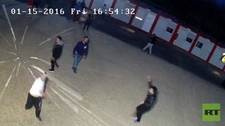 Video: Batalla campal entre los refugiados y la Policía en Hungría