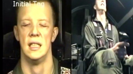 Digno de una película de terror: Así se le queda la cara a un piloto dentro de la centrifugadora