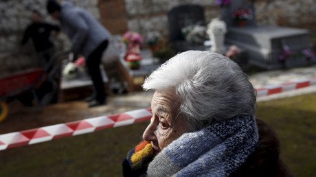 "Lo único que le pido es un hueso de mi padre": exhuman en España a una víctima del franquismo