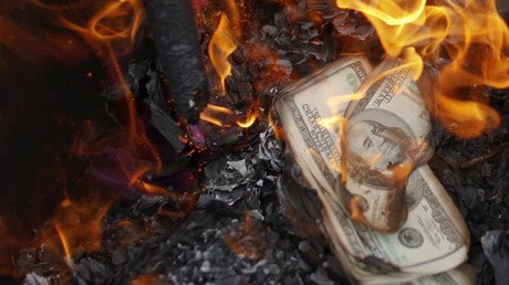 Economista: "Al mundo le sobreviene una peligrosa avalancha de impagos y bancarrotas"