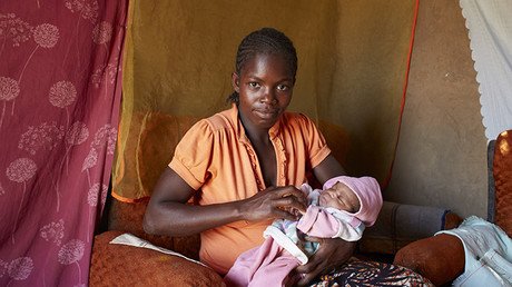 ¿Cómo es ser madre en uno de los países más pobres del mundo?