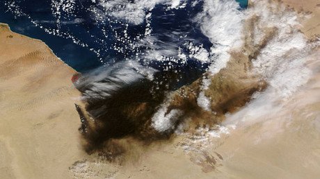 'Infierno de humo': la NASA capta el gigantesco incendio de refinerías de petróleo