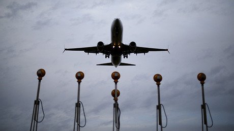 ¿Qué ocurre? Una enfermedad desconocida obliga a desviarse a 2 aviones de American Airlines