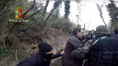 Video: Descubren a dos jefes de la mafia italiana en un búnker secreto