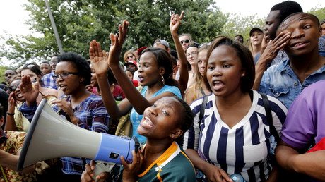 Ofrecen polémicas becas a jóvenes que sean vírgenes