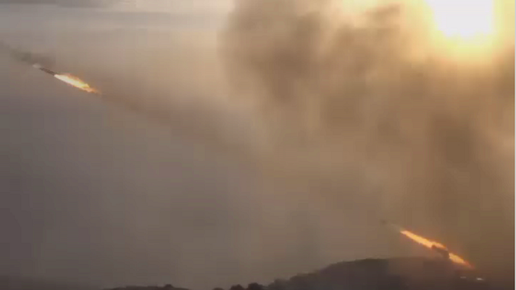 Infierno para terroristas: lanzamisiles del Ejército sirio 'queman' posiciones del EI (video)