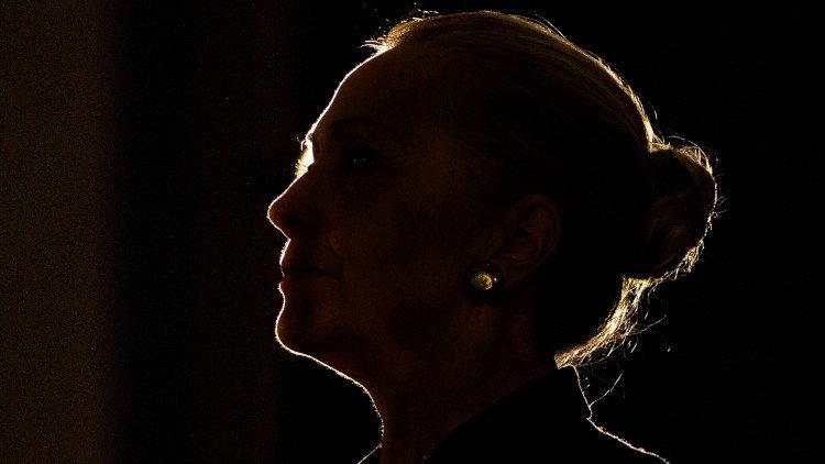 Assange: "Hillary es un halcón de guerra a la que le emociona indecentemente matar a la gente"