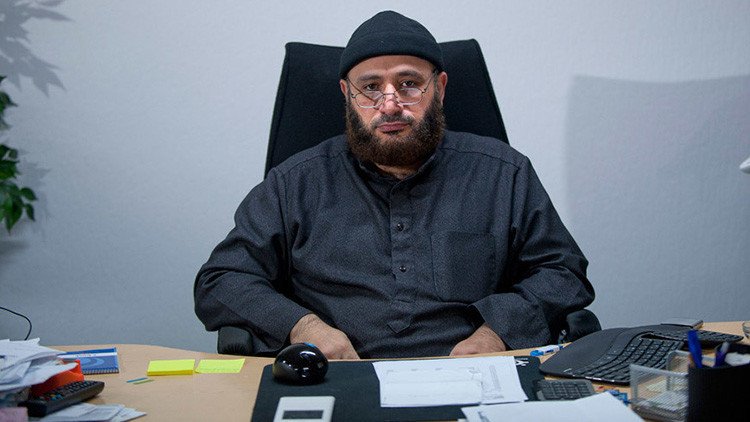 "Otro punto de vista": Un imán danés pide permitir el matrimonio infantil entre refugiados