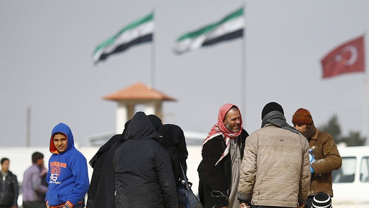 Cientos de terroristas cruzan la frontera turca hacia Siria