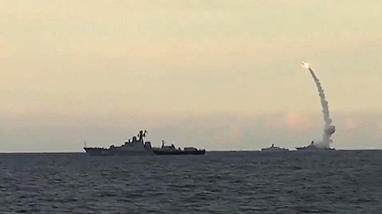Rusia 'planta' misiles Kalibr en el corazón del conflicto sirio