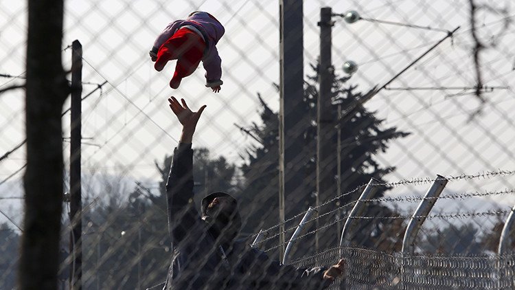 Comisario europeo: "La UE tiene 10 días para salvar su sistema migratorio"