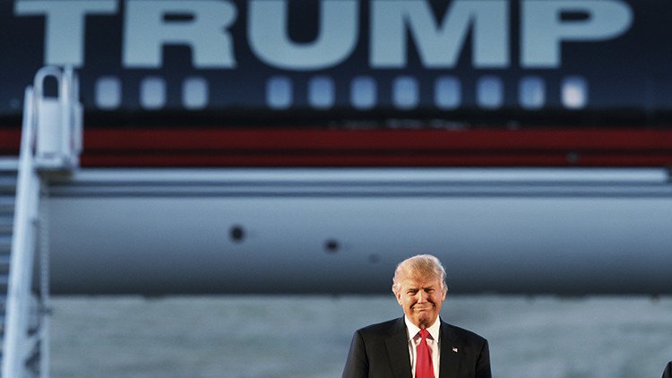 Trump afirma que no sabe nada sobre el Ku Klux Klan y no lo condena