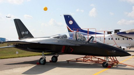 Video: Primeras pruebas de un avión ruso de entrenamiento militar único en su tipo