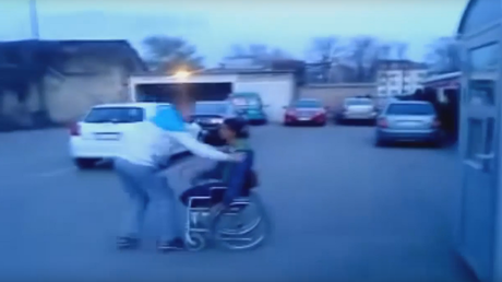 El 'milagro del minusválido' que comenzó a caminar como por arte de magia