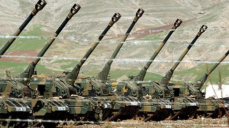 Fuerzas turcas abren fuego de artillería contra los kurdos sirios en Alepo