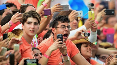 El papa también se enoja: mexicanos hacen perder el control al representante divino (video)